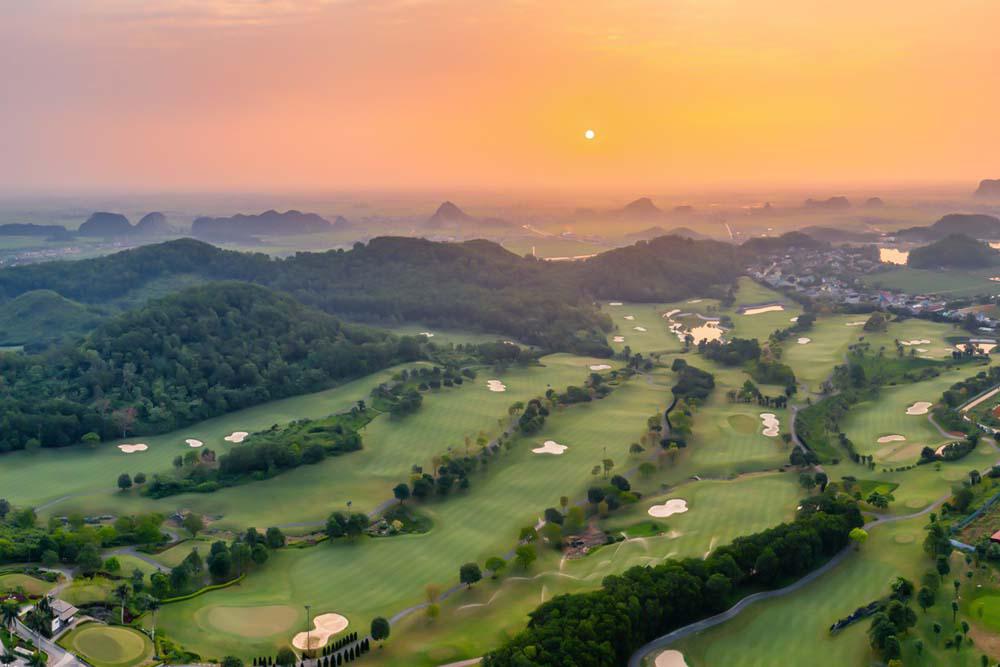 Sân Golf Hoàng Gia - Royal Golf Course: Trải Nghiệm Đẳng Cấp Hoàng Gia